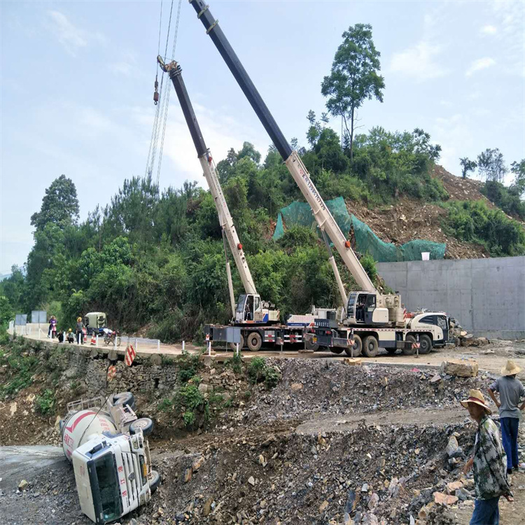 灵璧县汽车掉沟里叫吊车救援要多少钱